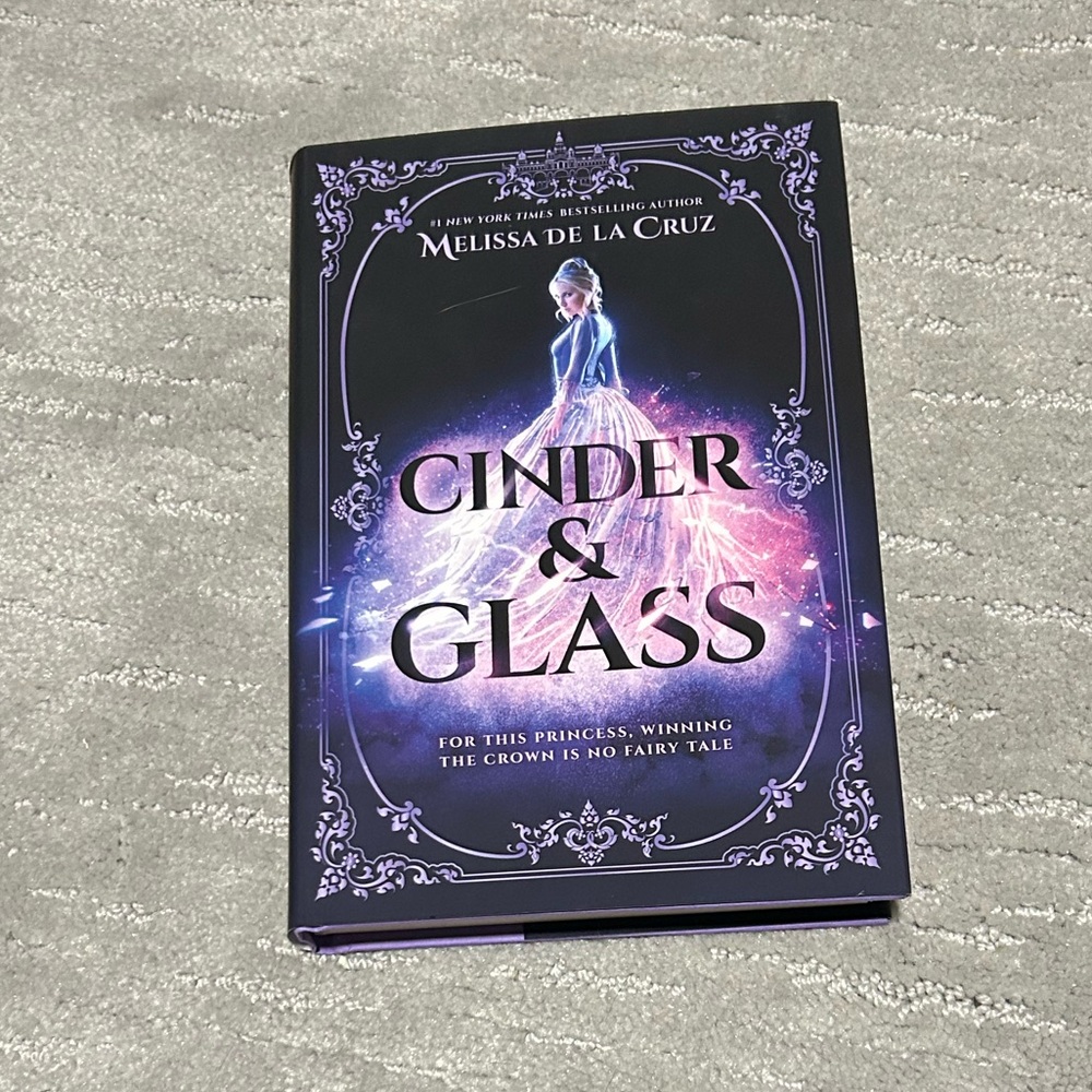‘Cinder and Glass’ - Melissa De La Cruz - Fantasy/Fairytale Book